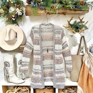 Beautiful knit boho sweater w shabby chic prairie cabin cottage vibe